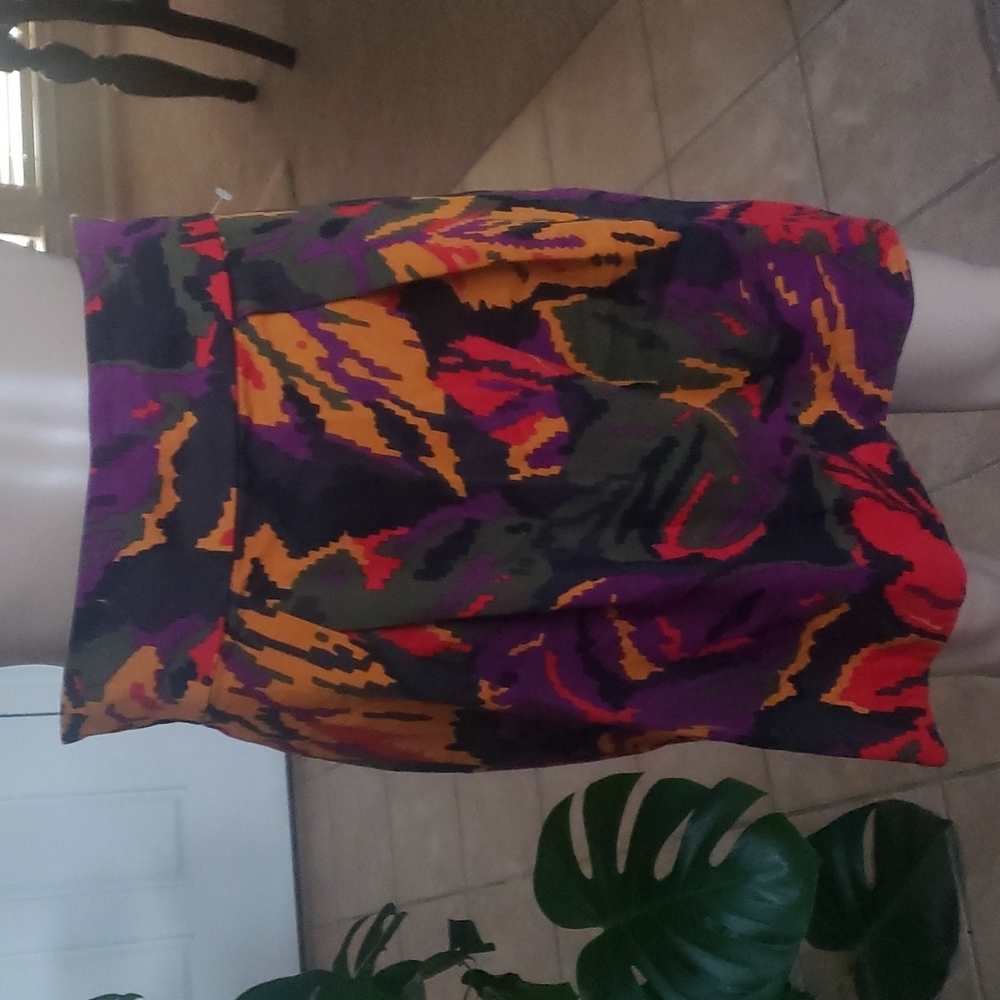 French Connection Vivid Fall Leaf Foliage Darted … - image 1